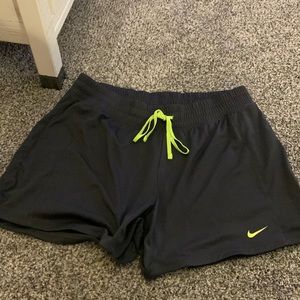 Women’s Medium Nike Shorts